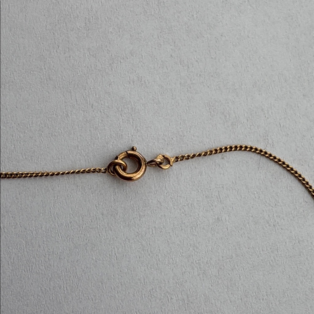 Elegant 18K Gold Necklace - Picture 2 of 4